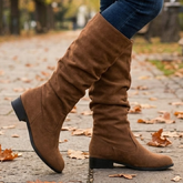 Bota Feminina Cano Médio de Camurça