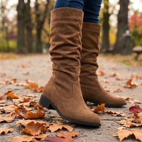 Bota Feminina Cano Médio de Camurça