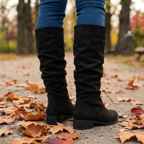 Bota Feminina Cano Médio de Camurça
