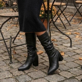 Bota Feminina Cano Longo de Couro Legítimo